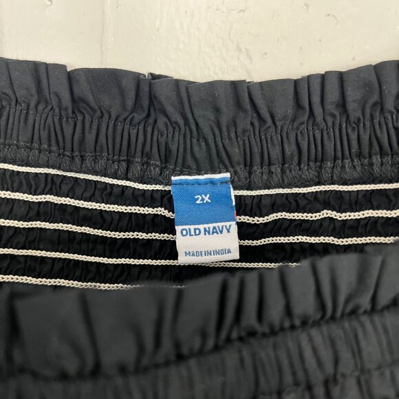 NWT Old Navy Black Smocked Bust Short Puff Sleeve Top 2X - Picture 2 of 5